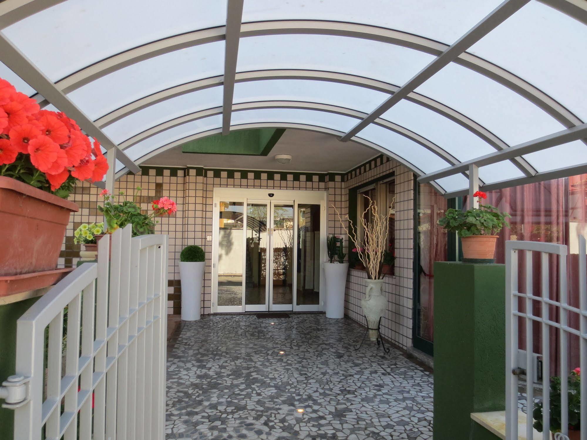 Hotel Etna - Nuova Gestione Romagnola All-Inclusive Spiaggia Parcheggio Riccione Exterior foto