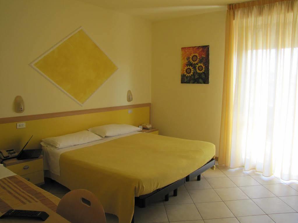 Hotel Etna - Nuova Gestione Romagnola All-Inclusive Spiaggia Parcheggio Riccione Exterior foto